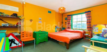 2 bed split level period conversion in the heart of Camden full of character - Photo 3