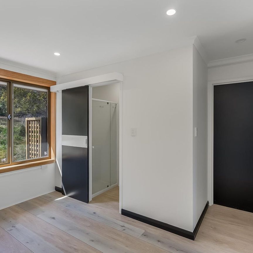 Granny Flat with Stunning Water Views - Photo 1