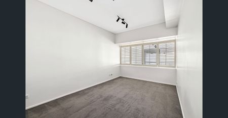 Unfurnished two bedroom apartment, open plan w/ balcony - Photo 3