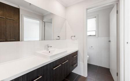 Beautiful 4-Bedroom Family Home for Rent! - Photo 5