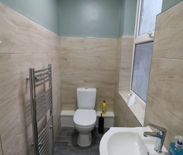 6 Bedroom Terraced To Rent in Lenton - Photo 4