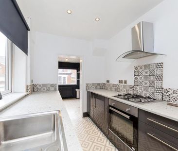 2 bedroom terraced house to rent - Photo 2