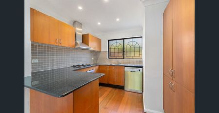 SPLIT-LEVEL TWO BEDROOM TOWNHOUSE IN TIGHTLY HELD COMPLEX - Photo 3