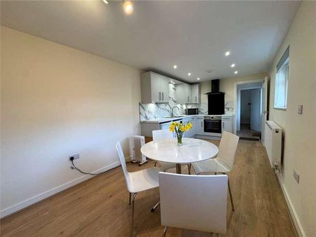 Annexe, Woods Road, Caversham, Reading, Berkshire, RG4 - Photo 4