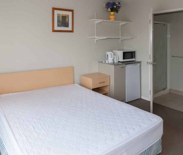 1 bedroom room with ensuite and shared facilities – options availab... - Photo 2
