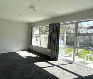 Warm 3 Bedroom Home Close to Nelson City - Photo 2