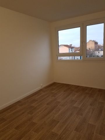 Location Appartement 3 pièces 64m² ST MAUR DES FOSSES 94100 - Photo 3