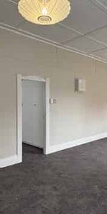 RENOVATED THREE BEDROOM BUNGALOW - Photo 3