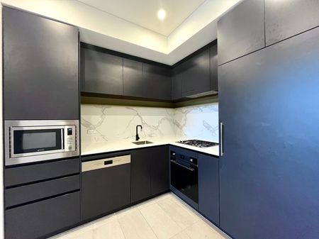 Near New one bedder apartment with study in the heart of Melrose Park - Photo 4