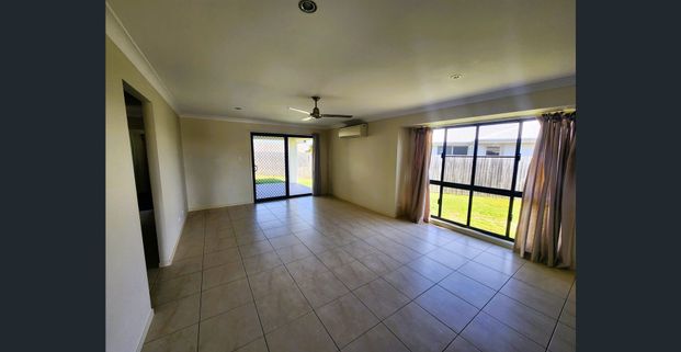 SPACIOUS 4 BEDROOM HOME! - Photo 1