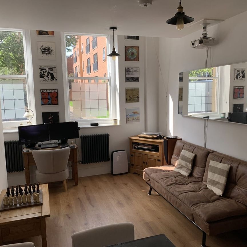 1 Bed Flat, Bexley Square, M3 - Photo 1