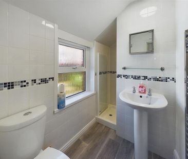 3 bedroom semi-detached house to rent - Photo 6