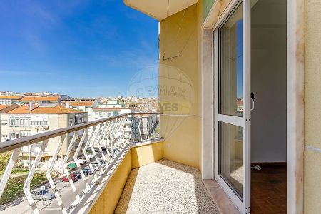 Apartment T2 in Encosta do Sol, Amadora - Photo 2