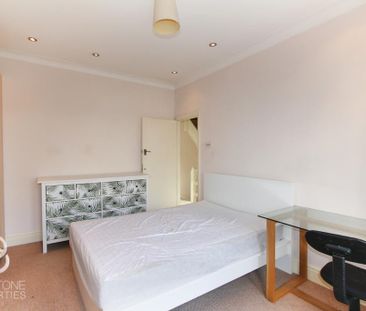 4 bedroom terraced house to rent - Photo 6