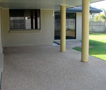 Relaxed coastal lifestyle - Photo 2