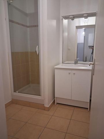Location Appartement 2 pièces 36m² SAINTES 17100 - Photo 5