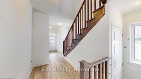 Condo Townhouse For Lease | X8411416 - Photo 3