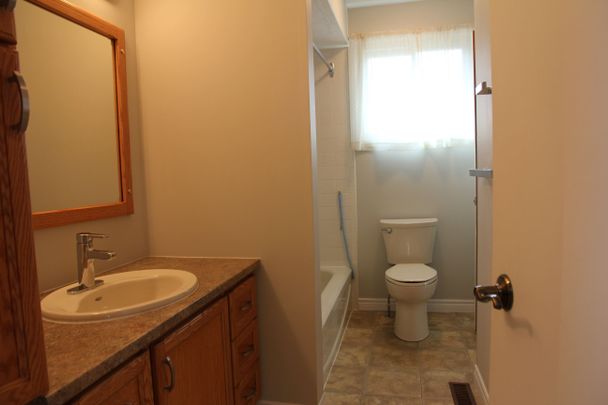 For Lease - 3121 Victoria Street, Oakville, Ontario - Photo 1