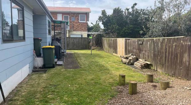 Charming 2BR Home (stand alone) - Photo 1