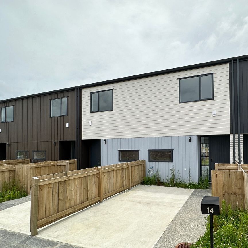 NEW LYNN, 3 BEDROOMS - Photo 1