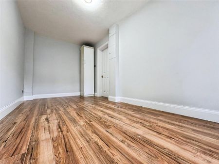 4 bedroom semi-detached house to rent - Photo 5