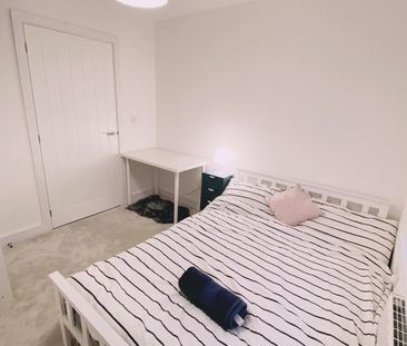 Room in a Shared House, Bradford Road, M40 - Photo 3