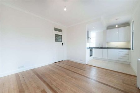 A modern studio on the top floor with lift in this popular block close to Marylebone High Street. - Photo 3