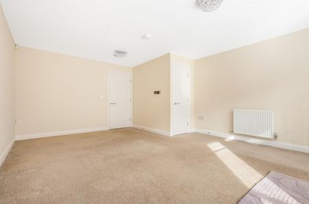 4 bedroom House To Let - Photo 4