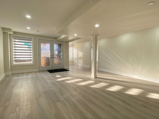 For Lease - 30 MEADOW VISTA Crescent Unit# Basement-Legal walk out, East Gwillimbury, Ontario - Photo 1