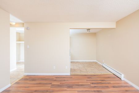 Alexander Apartments - Photo 5