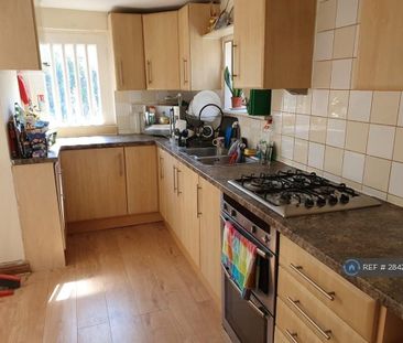 1 bedroom in a house share to rent - Photo 5