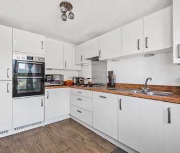 3 bedroom semi-detached house to rent - Photo 5