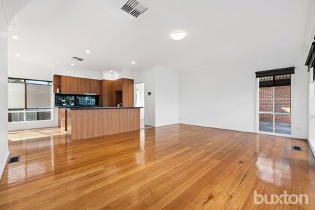 Immaculately Presented 3 Bedroom, 2 Bathroom Single Level Home...With Double Garage! - Photo 5