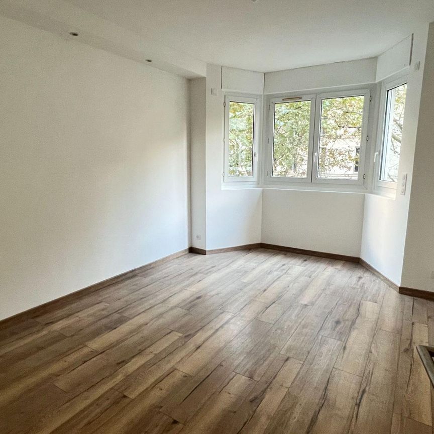À louer, bel appartement deux pièces entièrement refait à neuf, situé avenue Ledru-Rollin, dan... - Photo 1