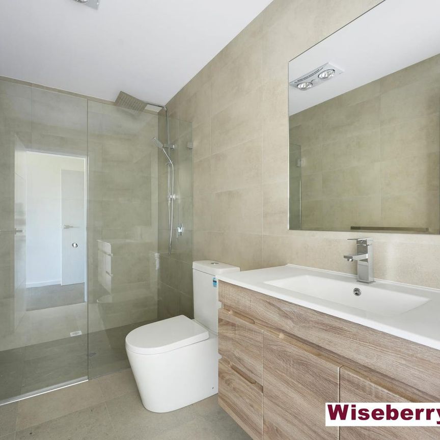 3-Bedroom Modern Townhouse - Photo 1