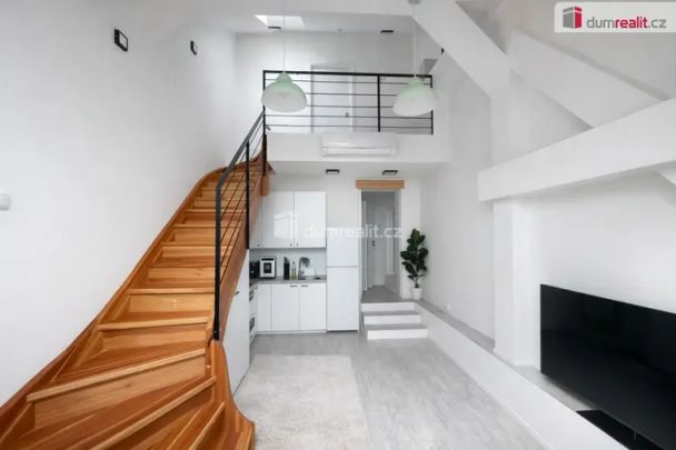 Pronájem mezonetového bytu 2kk, 43 m - Fotografie 1