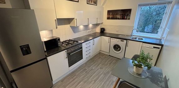 3 bedroom apartment to rent - Photo 2