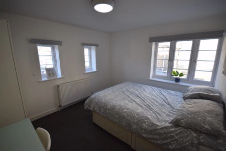 To Rent Seamoor Lane, Westbourne, Bournemouth, BH4 £3,150 pcm Tenancy Info - Photo 5