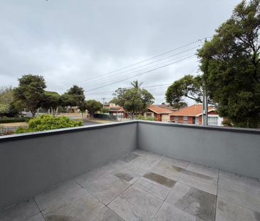 Modern & Spacious Clayton Residence | Prime Location & Ultimate Con... - Photo 4