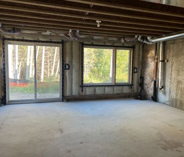 For Lease - 150 Blue Forest Crescent, Barrie, Ontario - Photo 4