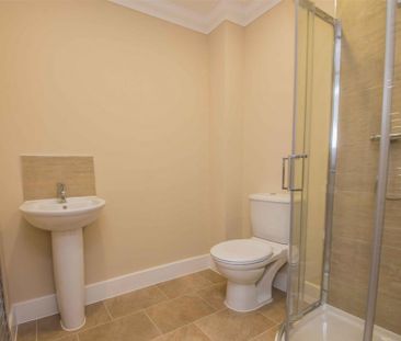 2 bed Apartment To Let - Photo 5