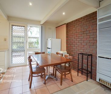 Family Home in Prime Wantirna Location - Photo 3
