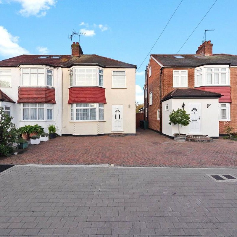 3 bedroom in Barnet - Photo 1