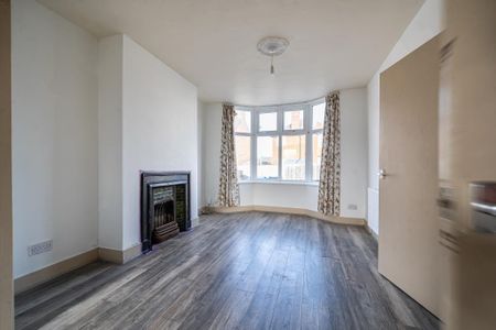 3 bedroom end of terrace house to rent - Photo 3