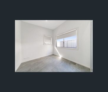 Modern 1 Bedroom Residence - Photo 1