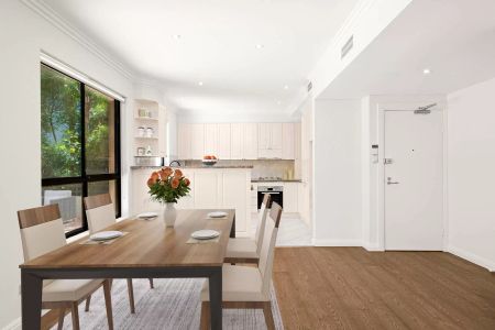 House-Sized, Three Bedroom Apartment Offering Light, Space & Privacy - 6 Month Lease Period Only - Photo 2