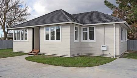 3 bedroom home in Akina - Photo 3