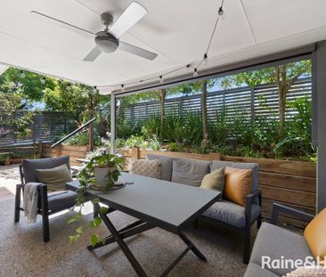 Spacious Ground-Floor Apartment with Private Courtyard & Entry - Photo 1