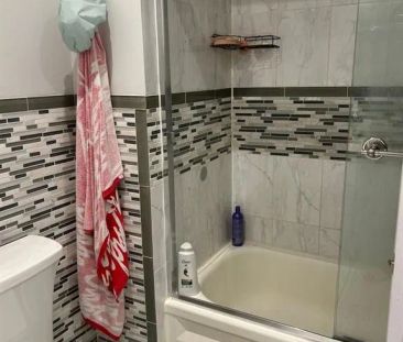 Detached Home For Lease | W9239330 - Photo 5