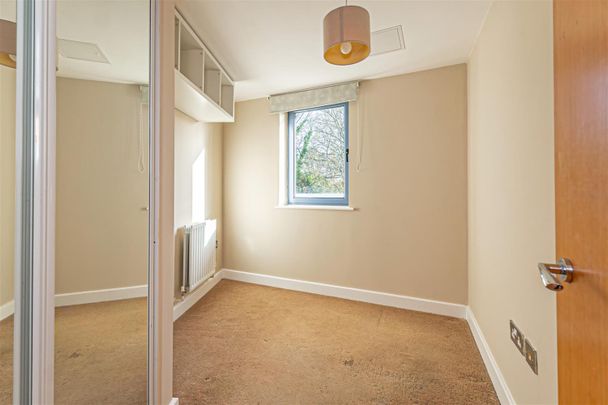 2 bedroom Flat To Let - Photo 1